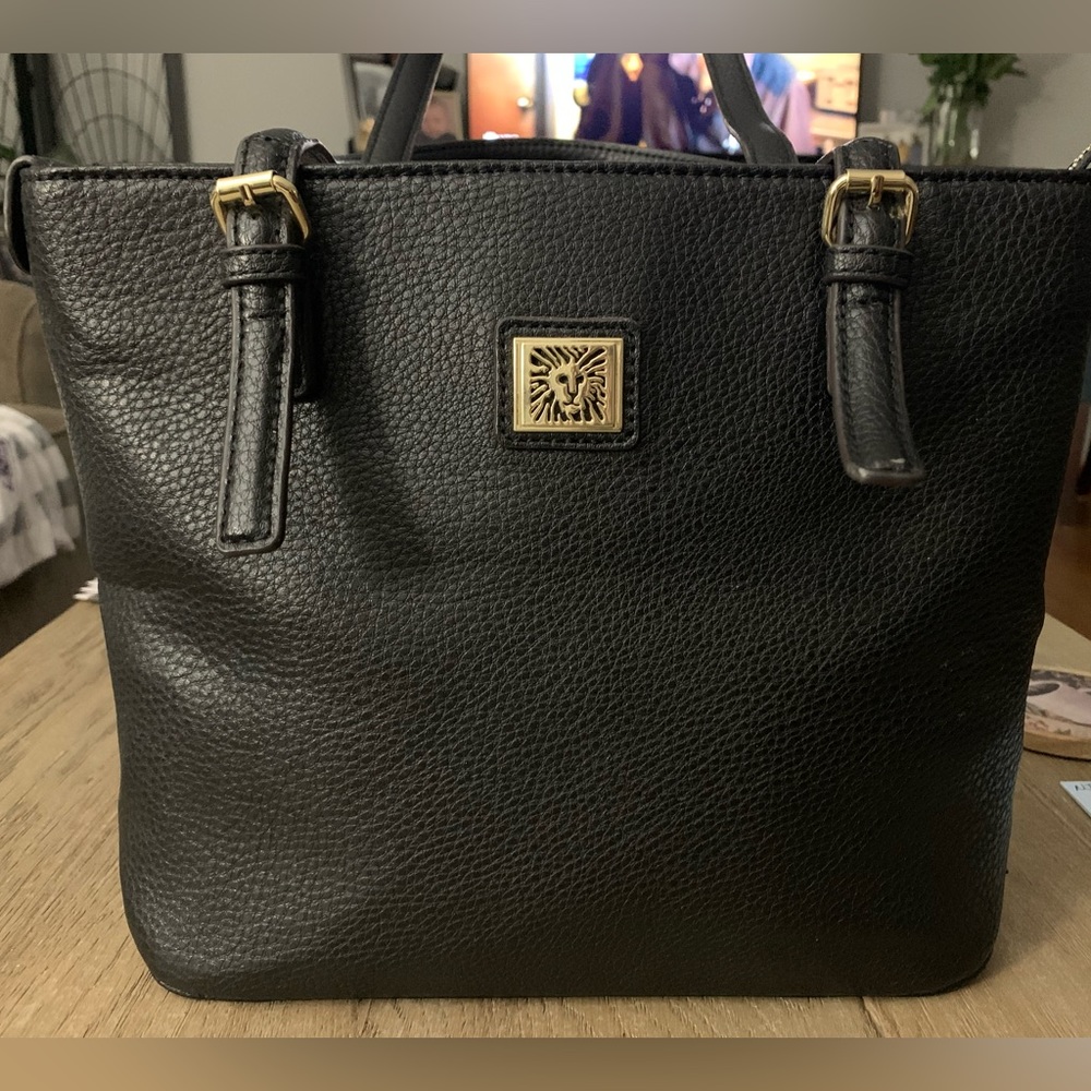 ANNE KLEIN BLACK PURSE! Perfect size!